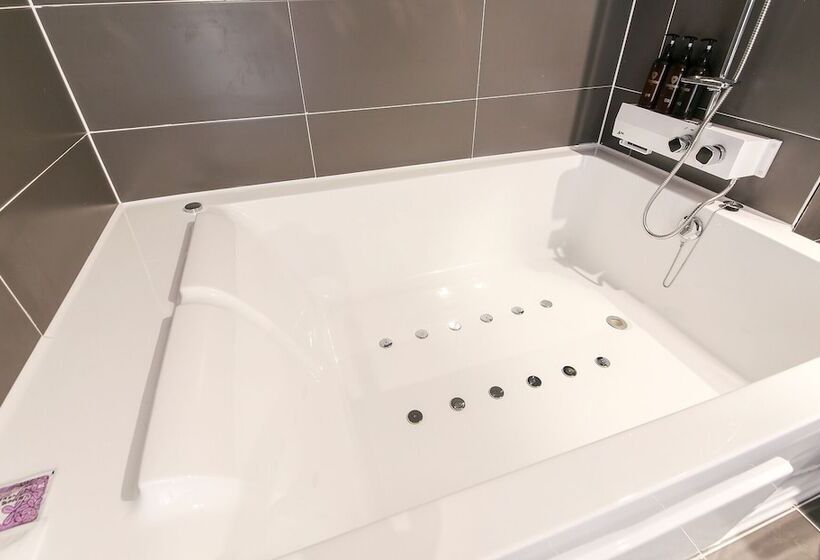 בית מלון כפרי Continew