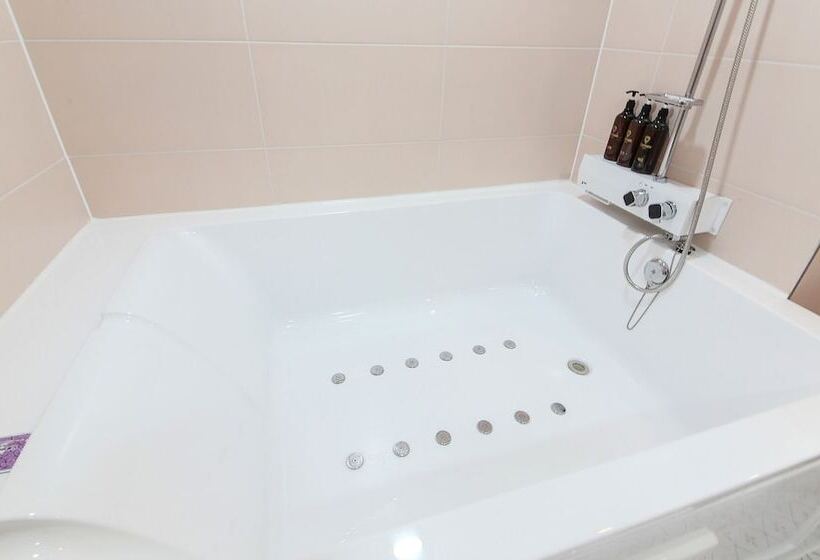 בית מלון כפרי Continew