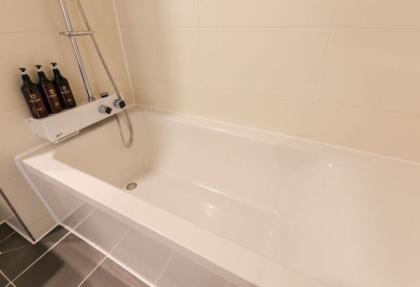 בית מלון כפרי Continew