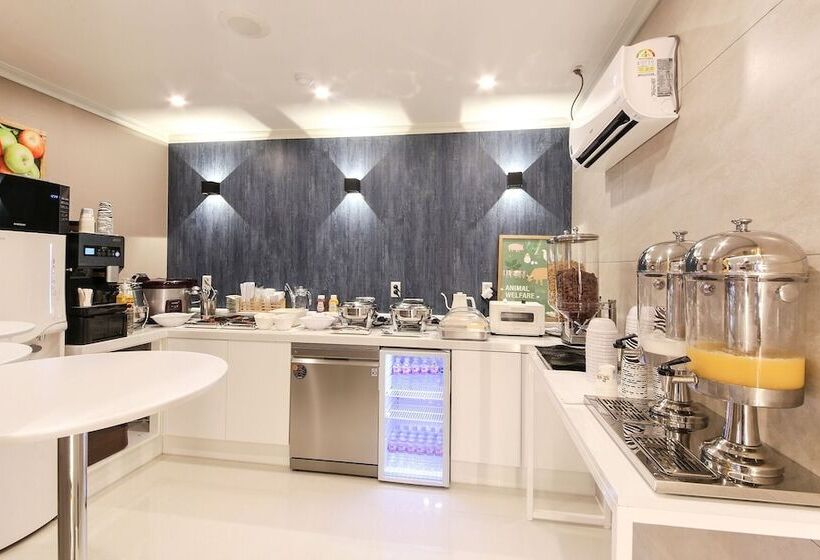 בית מלון כפרי Continew