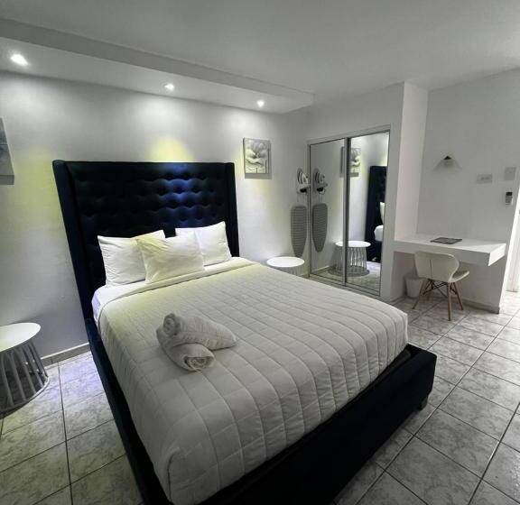 هتل Douglas Highway Inn