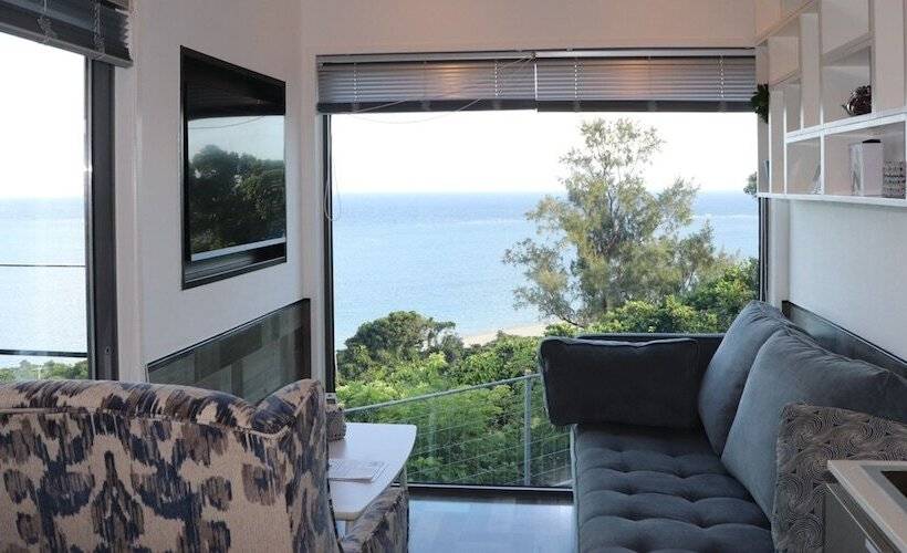 בית מלון כפרי Glory Island Okinawa Yabusachi Resort