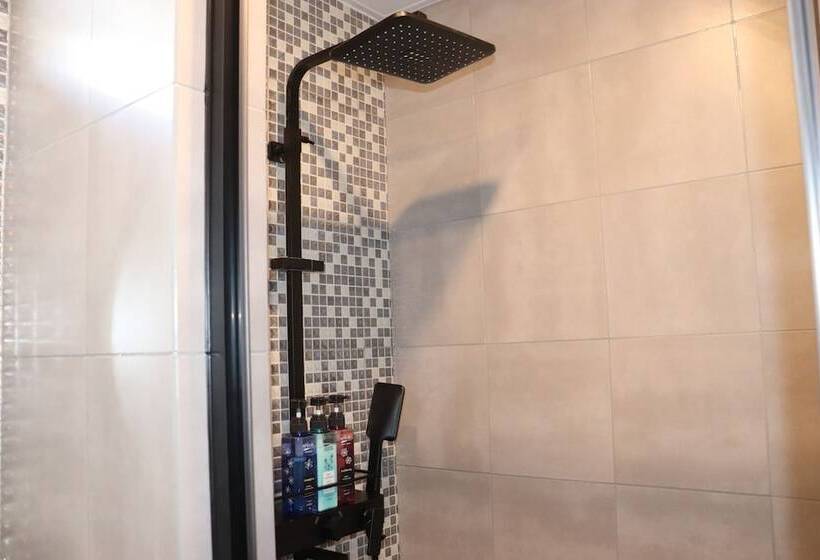 בית מלון כפרי Glory Island Okinawa Yabusachi Resort