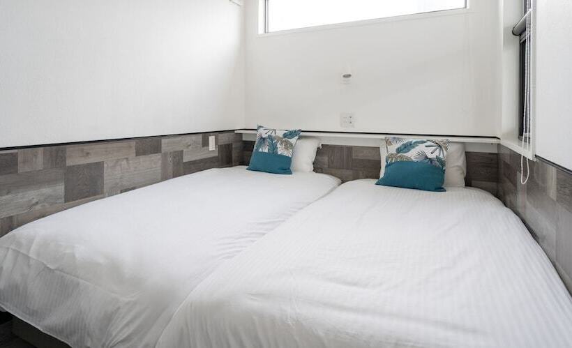 בית מלון כפרי Glory Island Okinawa Yabusachi Resort