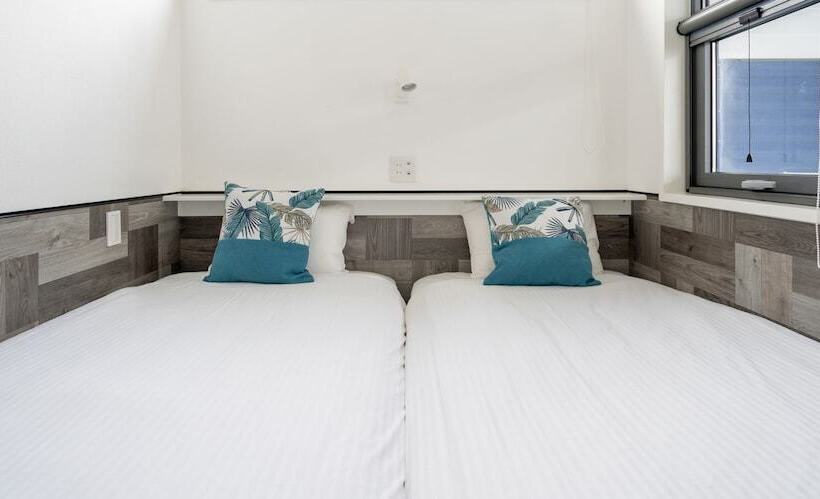 בית מלון כפרי Glory Island Okinawa Yabusachi Resort