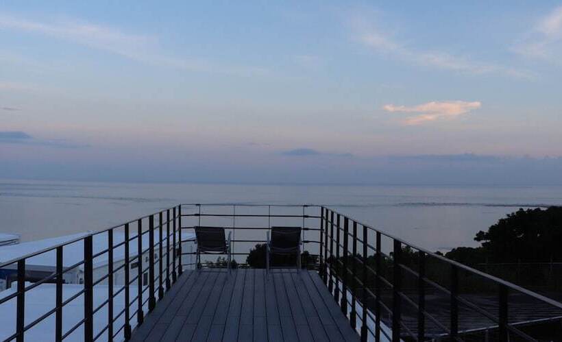 בית מלון כפרי Glory Island Okinawa Yabusachi Resort