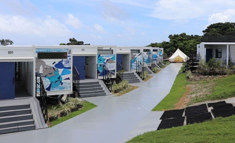בית מלון כפרי Glory Island Okinawa Yabusachi Resort