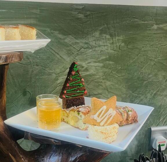 J Leaf Hotel By Blue Bird