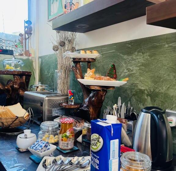 J Leaf Hotel By Blue Bird