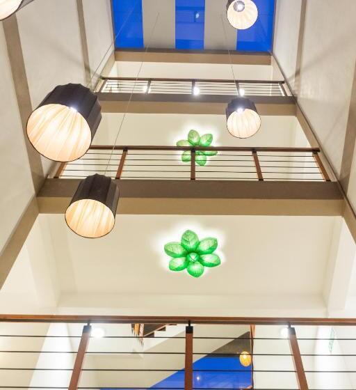 J Leaf Hotel By Blue Bird