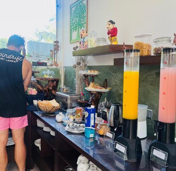 J Leaf Hotel By Blue Bird