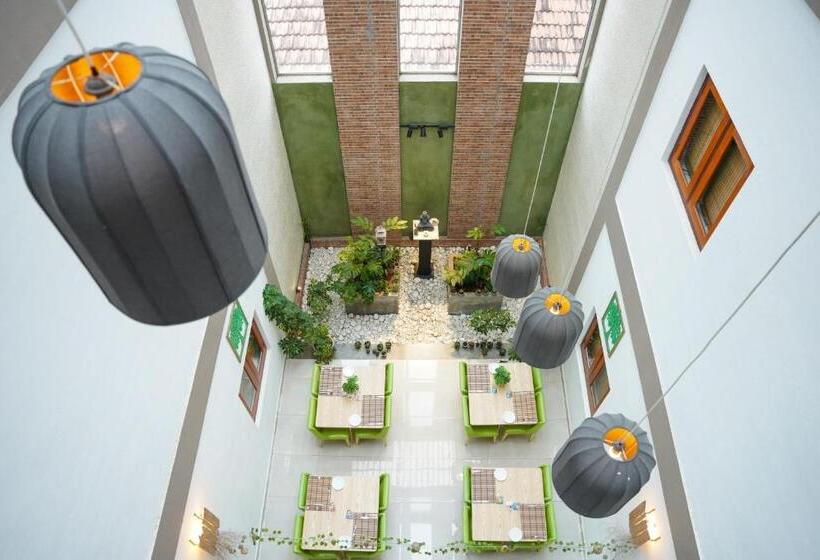 J Leaf Hotel By Blue Bird