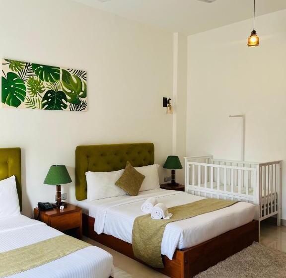 J Leaf Hotel By Blue Bird