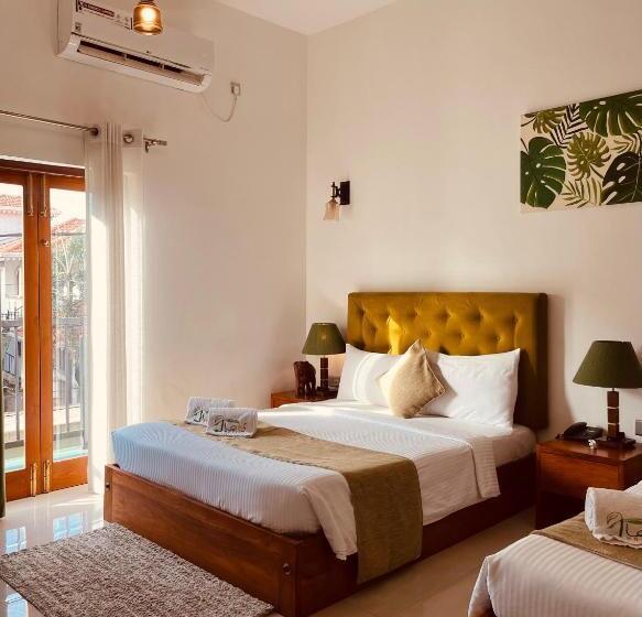 J Leaf Hotel By Blue Bird