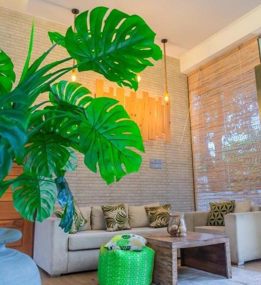 J Leaf Hotel By Blue Bird