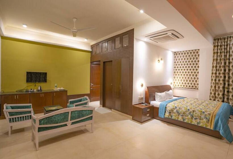 בית מלון כפרי Narmade River View Resort