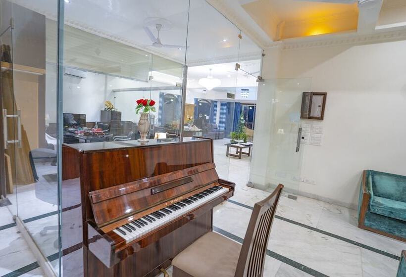 בית מלון כפרי Narmade River View Resort