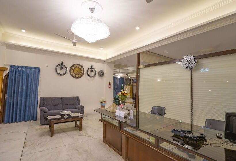 בית מלון כפרי Narmade River View Resort