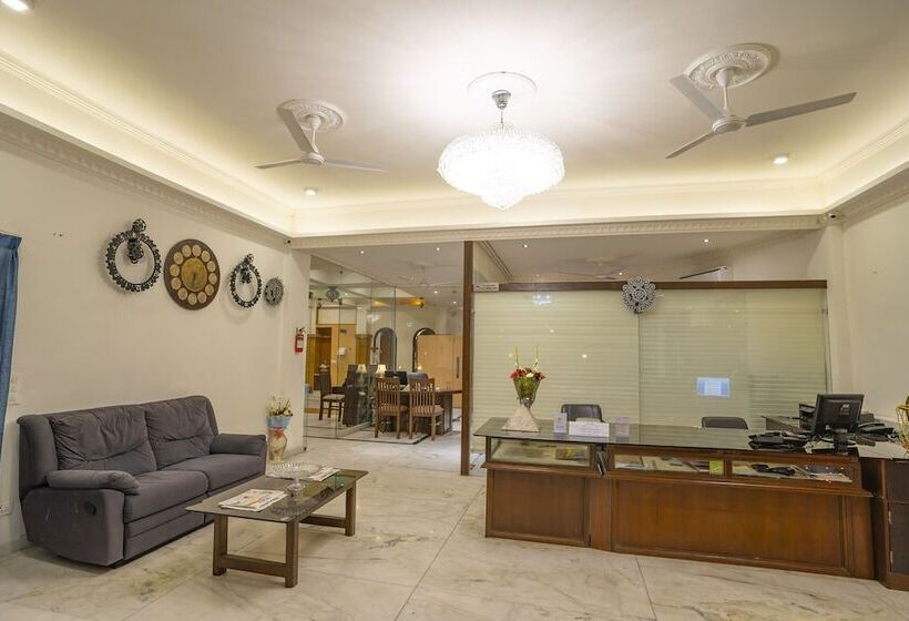 בית מלון כפרי Narmade River View Resort