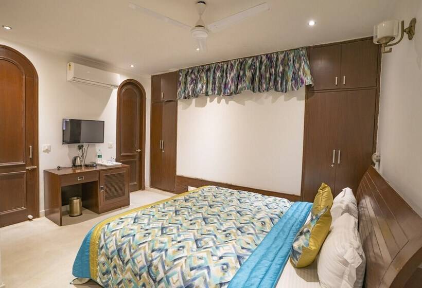 בית מלון כפרי Narmade River View Resort