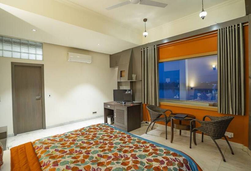 בית מלון כפרי Narmade River View Resort