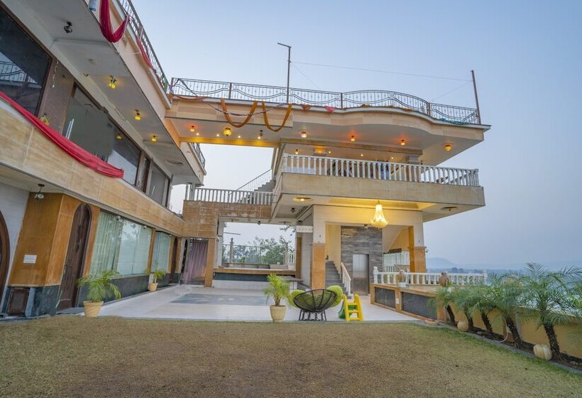 בית מלון כפרי Narmade River View Resort