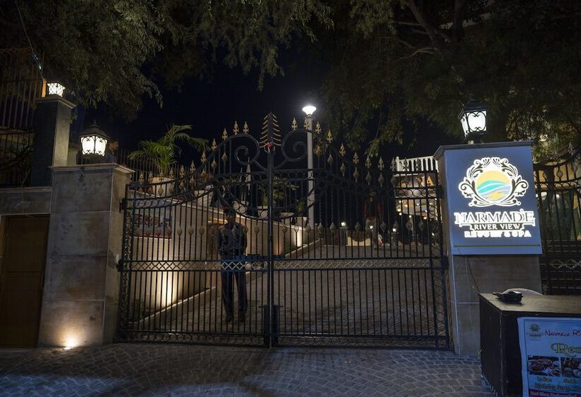 בית מלון כפרי Narmade River View Resort