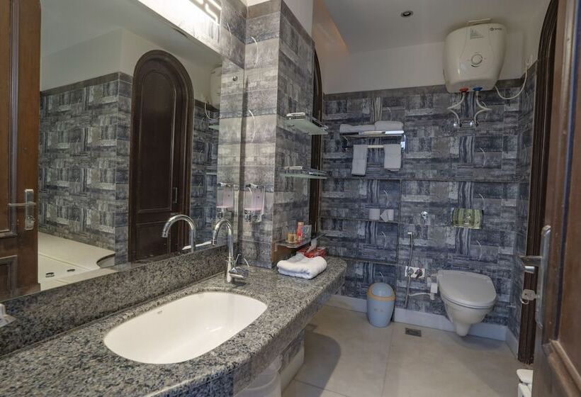 בית מלון כפרי Narmade River View Resort