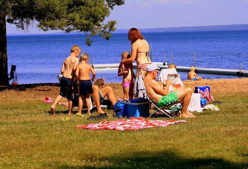 Отель Otterbergets Bad & Camping