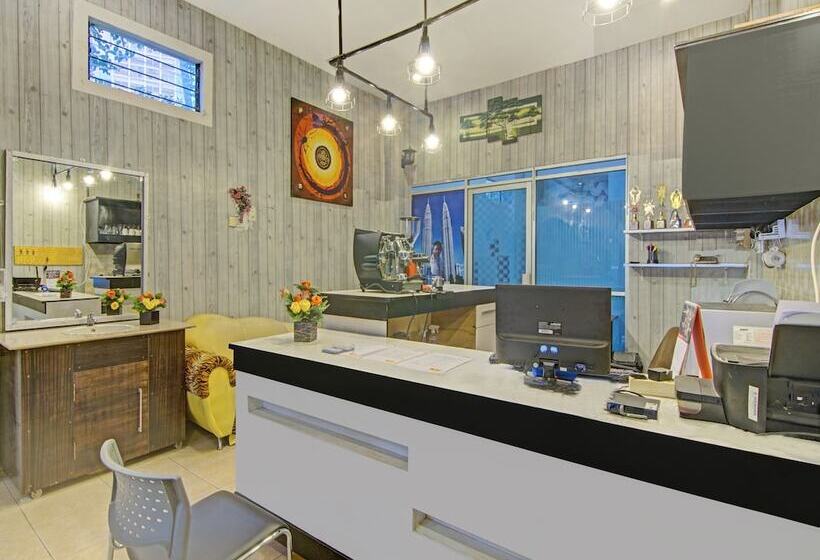 Отель Oyo 90615 Jojo Homestay