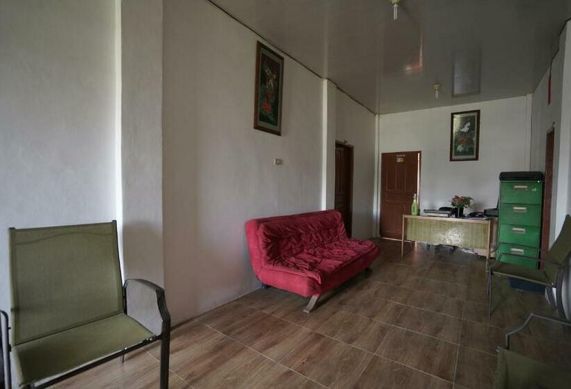 Отель Oyo 90645 Karisma Residence