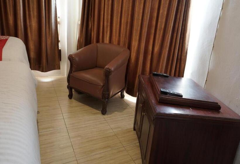 Отель Oyo 90645 Karisma Residence