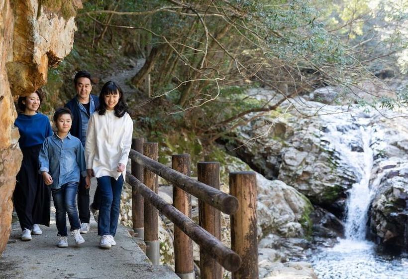 בית מלון כפרי Riverside Lodge