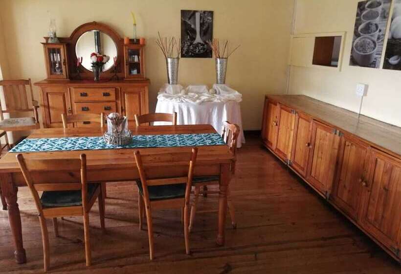 فندق Stagger Inn Game Farm