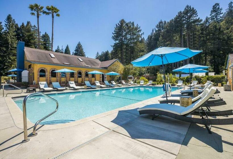 호텔 Surrey Resort