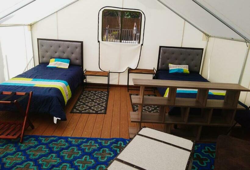 호텔 Surrey Resort