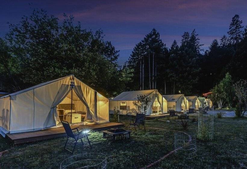 호텔 Surrey Resort