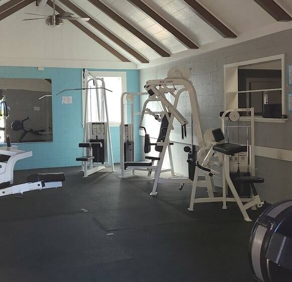 호텔 Surrey Resort