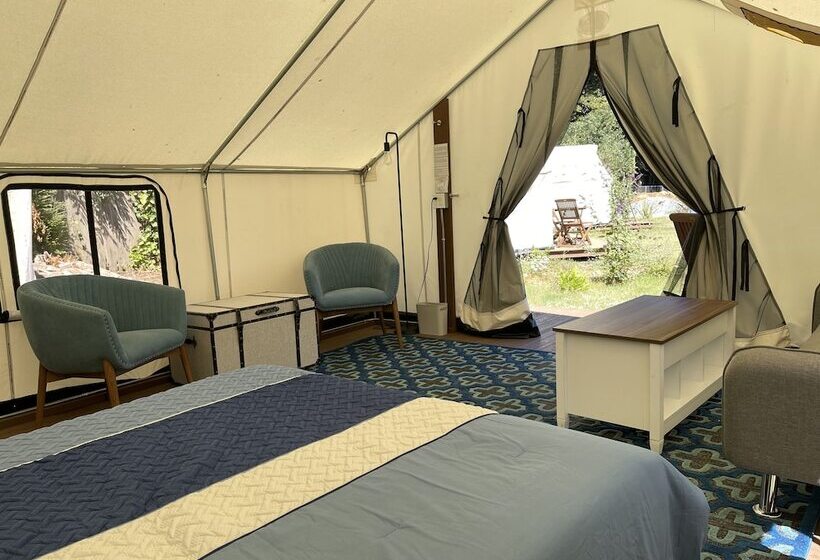 호텔 Surrey Resort