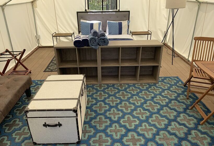 호텔 Surrey Resort