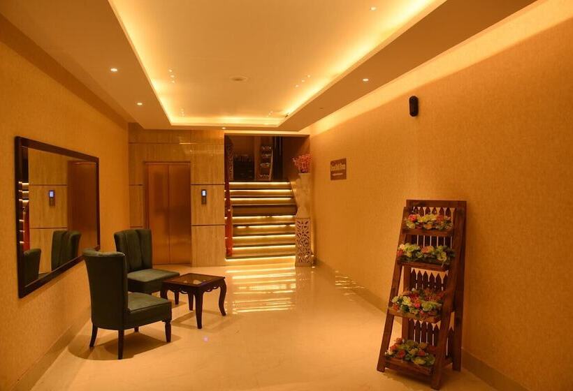 호텔 The Gulmohar Grand