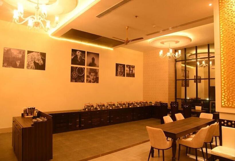 酒店 The Gulmohar Grand