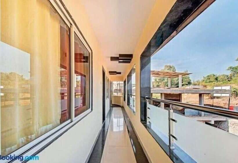 בית מלון כפרי Yashraj Residency