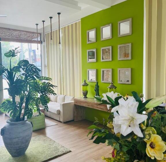 J Leaf Hotel By Blue Bird