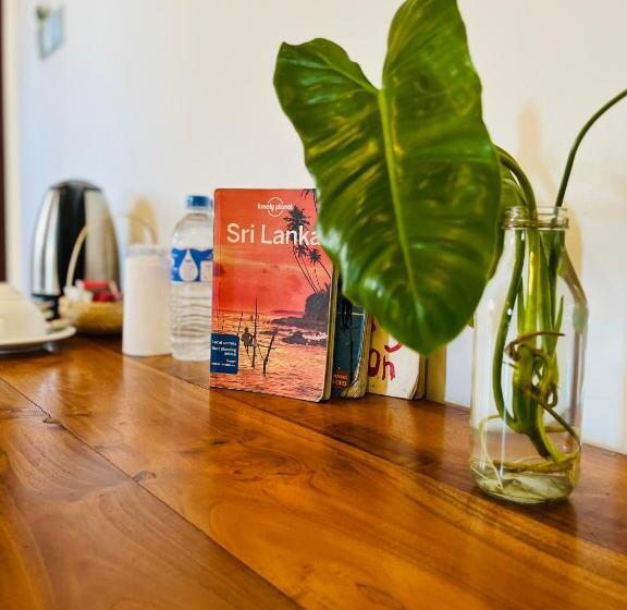 J Leaf Hotel By Blue Bird