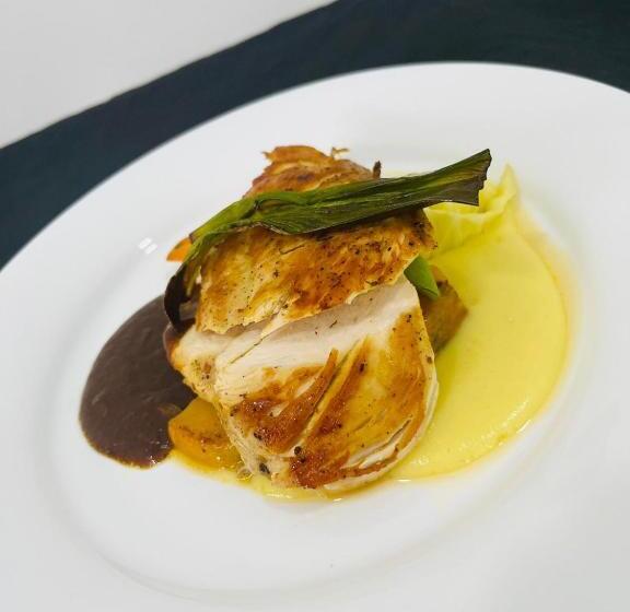 J Leaf Hotel By Blue Bird