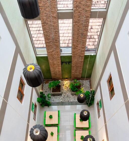 J Leaf Hotel By Blue Bird