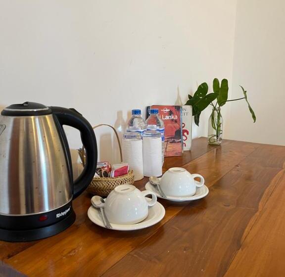 J Leaf Hotel By Blue Bird