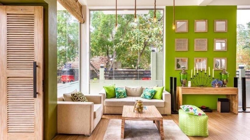 J Leaf Hotel By Blue Bird