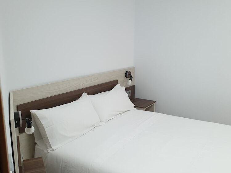 Mesón Hostal La Cabaña